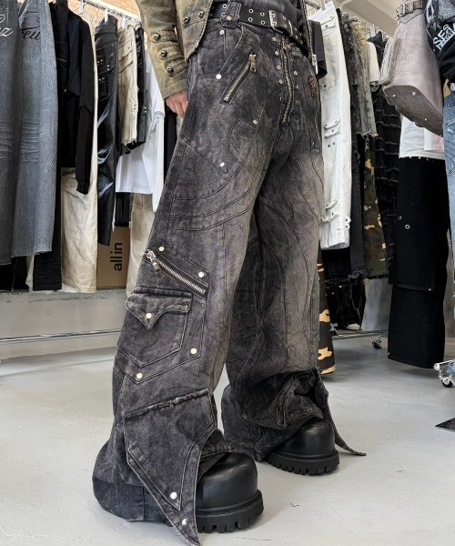 RICH(リッチ)の「別注【RICH】Knight Wide Dirty Washed Pants / 【リッチ】リベットダーティーウォッシュバルーンデニムパンツ<着用動画あり>(デニムパンツ・メンズ・ブラック・02/01)」の20枚目の写真