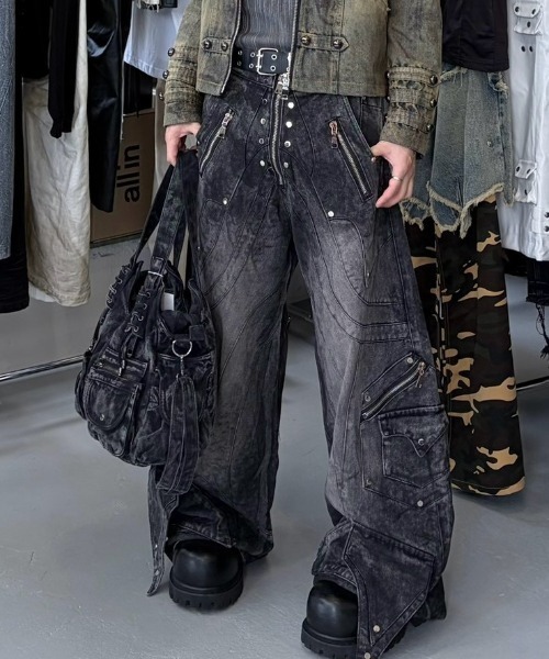 RICH(リッチ)の「別注【RICH】Knight Wide Dirty Washed Pants / 【リッチ】リベットダーティーウォッシュバルーンデニムパンツ<着用動画あり>(デニムパンツ・メンズ・ブラック・02/01)」の21枚目の写真