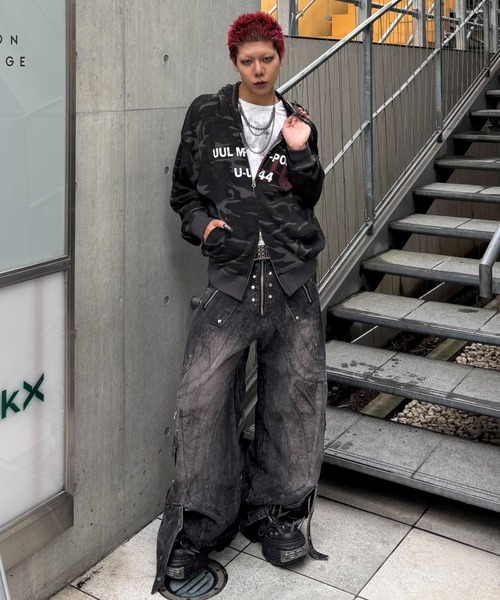RICH(リッチ)の「別注【RICH】Knight Wide Dirty Washed Pants / 【リッチ】リベットダーティーウォッシュバルーンデニムパンツ<着用動画あり>(デニムパンツ・メンズ・ブラック・02/01)」の5枚目の写真