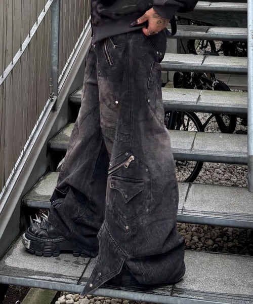 RICH(リッチ)の「別注【RICH】Knight Wide Dirty Washed Pants / 【リッチ】リベットダーティーウォッシュバルーンデニムパンツ<着用動画あり>(デニムパンツ・メンズ・ブラック・02/01)」の2枚目の写真