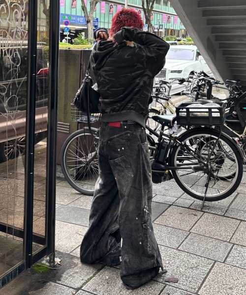 RICH(リッチ)の「別注【RICH】Knight Wide Dirty Washed Pants / 【リッチ】リベットダーティーウォッシュバルーンデニムパンツ<着用動画あり>(デニムパンツ・メンズ・ブラック・02/01)」の11枚目の写真