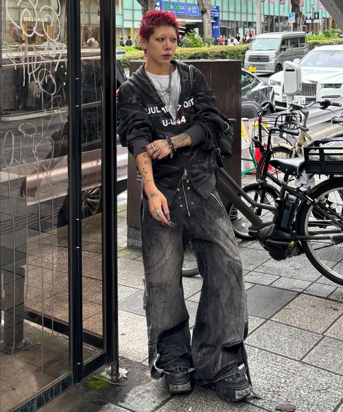 RICH(リッチ)の「別注【RICH】Knight Wide Dirty Washed Pants / 【リッチ】リベットダーティーウォッシュバルーンデニムパンツ<着用動画あり>(デニムパンツ・メンズ・ブラック・02/01)」の10枚目の写真