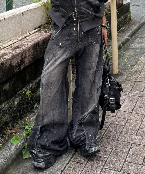 RICH(リッチ)の「別注【RICH】Knight Wide Dirty Washed Pants / 【リッチ】リベットダーティーウォッシュバルーンデニムパンツ<着用動画あり>(デニムパンツ・メンズ・ブラック・02/01)」の4枚目の写真