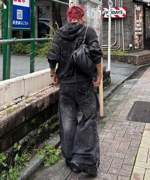 RICH(リッチ)の「別注【RICH】Knight Wide Dirty Washed Pants / 【リッチ】リベットダーティーウォッシュバルーンデニムパンツ<着用動画あり>(デニムパンツ・メンズ・ブラック・02/01)」の8枚目の写真