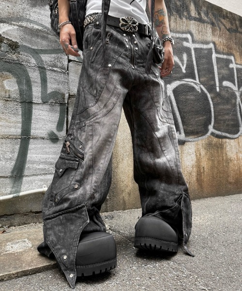 RICH(リッチ)の「別注【RICH】Knight Wide Dirty Washed Pants / 【リッチ】リベットダーティーウォッシュバルーンデニムパンツ<着用動画あり>(デニムパンツ・メンズ・ブラック・02/01)」の14枚目の写真