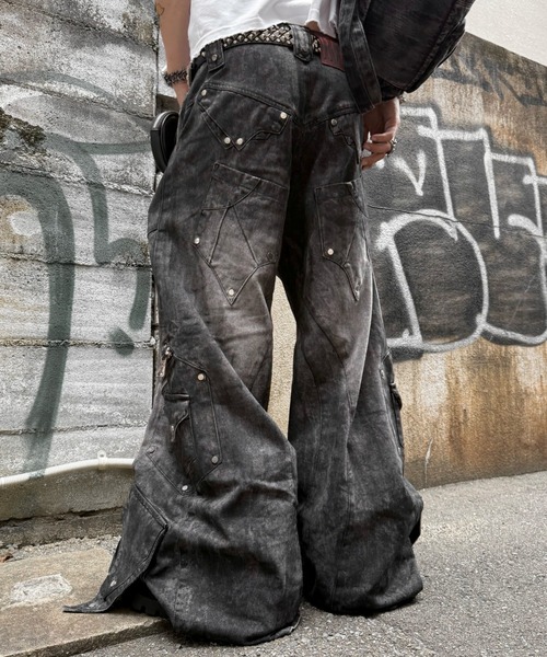RICH(リッチ)の「別注【RICH】Knight Wide Dirty Washed Pants / 【リッチ】リベットダーティーウォッシュバルーンデニムパンツ<着用動画あり>(デニムパンツ・メンズ・ブラック・02/01)」の15枚目の写真