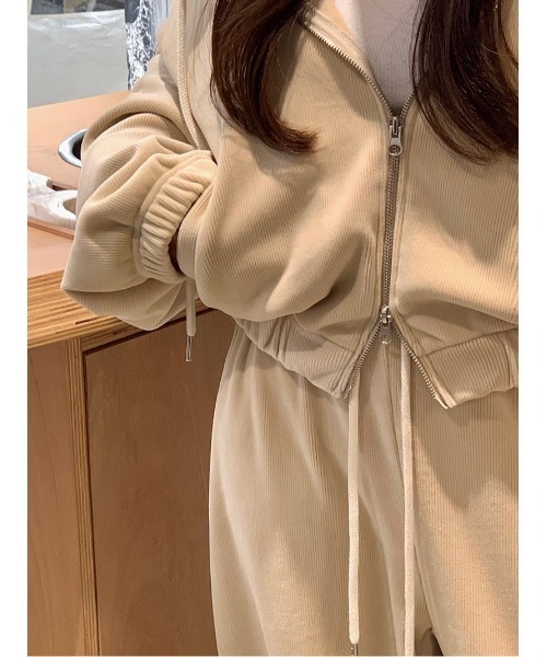 FAVORITO(ファヴォリート)の「フード付きトップスパンツセットアップ(セットアップ・レディース・ブラック/ベージュ・F)」の13枚目の写真