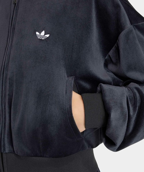 adidas(アディダス)の「エッセンシャルズ ベロア トラックジャケット(ジャージ) / アディダスオリジナルス adidas Originals(パーカー・レディース・ブラック・X-LARGE/SMALL/MEDIUM/LARGE/XX-LARGE/X-SMALL)」の3枚目の写真