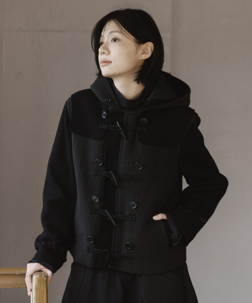 OHESHIO(オヘシオ)の「PADDED DUFFLE WOOL COAT, BLACK(チェスターコート・レディース・その他・FREE)」の4枚目の写真