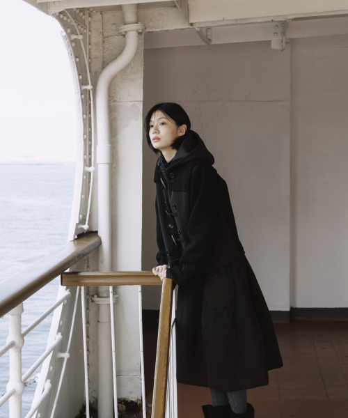 OHESHIO(オヘシオ)の「PADDED DUFFLE WOOL COAT, BLACK(チェスターコート・レディース・その他・FREE)」の6枚目の写真