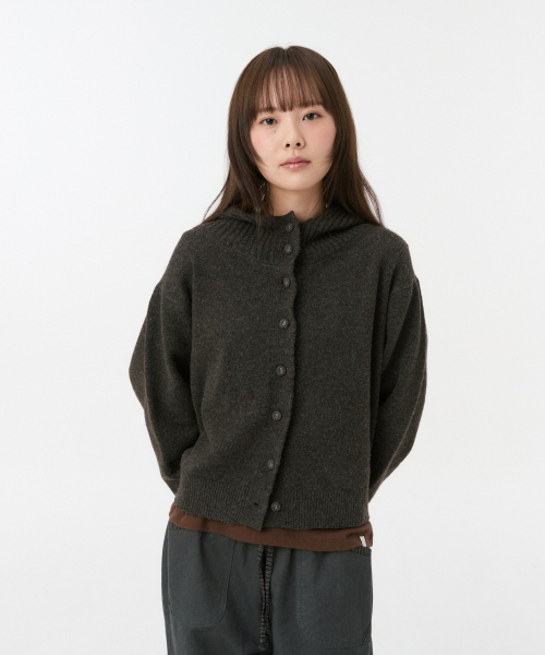 OHESHIO（オヘシオ）の「CROPPED HOODED HIGH NECK CARDIGAN, BROWN（カーディガン/ボレロ・レディース・その他・FREE）」の4枚目の写真