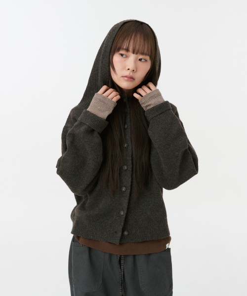OHESHIO（オヘシオ）の「CROPPED HOODED HIGH NECK CARDIGAN, BROWN（カーディガン/ボレロ・レディース・その他・FREE）」の5枚目の写真