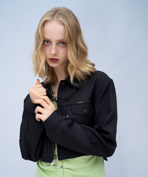 HARE(ハレ)の「【Wrangler×HARE】ウエスタンショートブルゾン(HARE)(デニムジャケット・レディース・ブラック/インディゴブルー・FREE)」の7枚目の写真