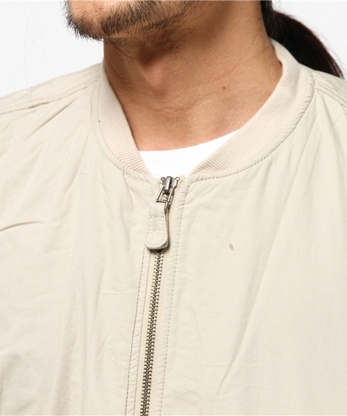 WHO'S WHO gallery（フーズフーギャラリー）の「【Em@//ONE】ボンディングMA-1（ブルゾン・メンズ・ベージュ/オリーブ/ブラック・LARGE/MEDIUM）」の13枚目の写真