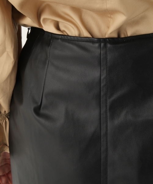 A part by（アパートバイ）の「フェイクレザータイトスカート 732498 （スカート・レディース・ベージュ/ブラック・MEDIUM/LARGE）」の9枚目の写真