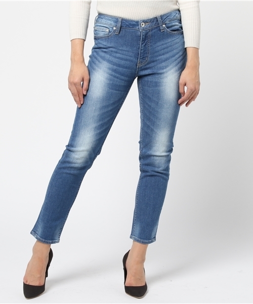 LIPSTAR(リップスター)の「スリムテーパードデニムパンツ(デニムパンツ・レディース・ブルー/ネイビー・S(1)/M(2))」の1枚目の写真