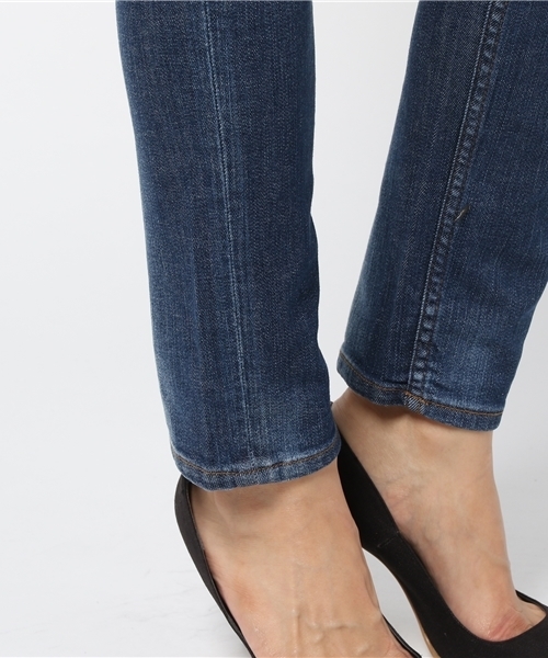 LIPSTAR(リップスター)の「スリムテーパードデニムパンツ(デニムパンツ・レディース・ブルー/ネイビー・S(1)/M(2))」の15枚目の写真