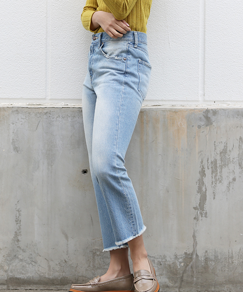 Denime(ドゥニーム)の「クロップドフレアジーンズ(デニムパンツ・レディース・ライトインディゴブルー/ダークインディゴブルー・3/1/2)」の15枚目の写真