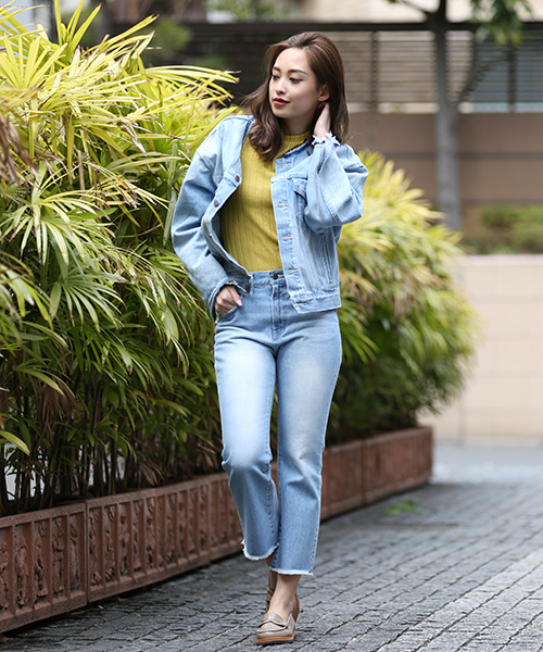 Denime(ドゥニーム)の「クロップドフレアジーンズ(デニムパンツ・レディース・ライトインディゴブルー/ダークインディゴブルー・3/1/2)」の17枚目の写真