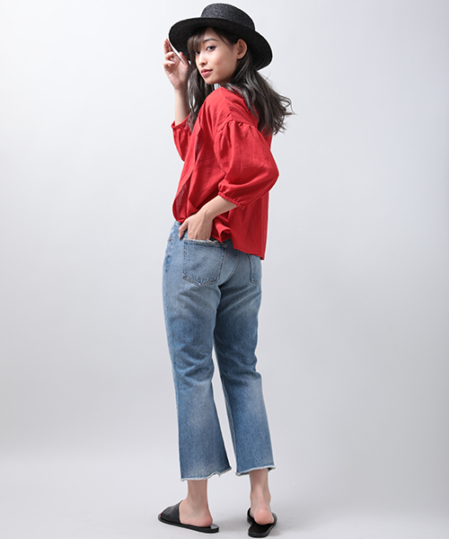 Denime(ドゥニーム)の「クロップドフレアジーンズ(デニムパンツ・レディース・ライトインディゴブルー/ダークインディゴブルー・3/1/2)」の20枚目の写真