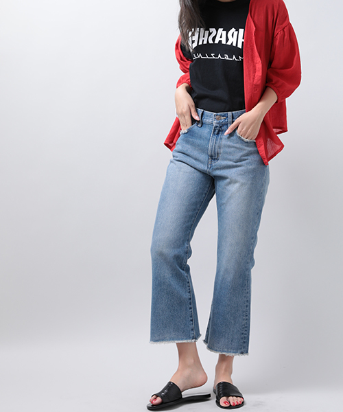 Denime(ドゥニーム)の「クロップドフレアジーンズ(デニムパンツ・レディース・ライトインディゴブルー/ダークインディゴブルー・3/1/2)」の21枚目の写真