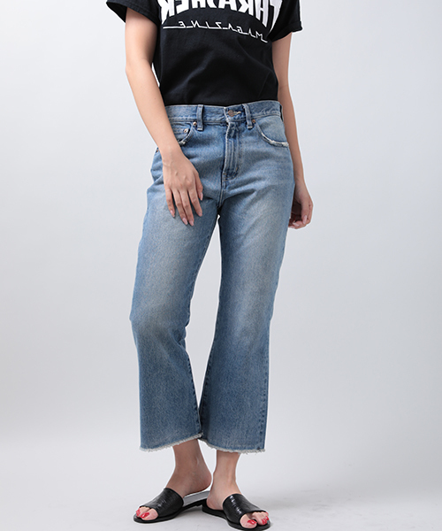 Denime(ドゥニーム)の「クロップドフレアジーンズ(デニムパンツ・レディース・ライトインディゴブルー/ダークインディゴブルー・3/1/2)」の22枚目の写真
