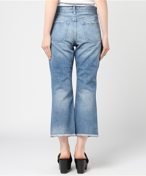 Denime(ドゥニーム)の「クロップドフレアジーンズ(デニムパンツ・レディース・ライトインディゴブルー/ダークインディゴブルー・3/1/2)」の5枚目の写真