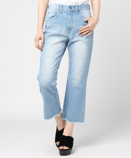 Denime(ドゥニーム)の「クロップドフレアジーンズ(デニムパンツ・レディース・ライトインディゴブルー/ダークインディゴブルー・3/1/2)」の14枚目の写真