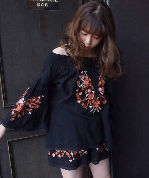 dazzlin（ダズリン）の「オフショルエンブロイダリーチュニック（シャツ/ブラウス・レディース・ブラック/オフホワイト/ピンク/レッド・FREE）」の10枚目の写真