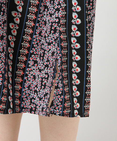 LBC（エルビーシー）の「プリント柄キャミワンピース巾着付き（ワンピース・レディース・ブラック/オフホワイト/ネイビー・MEDIUM/LARGE）」の8枚目の写真