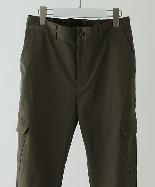 wjk black(ダブルジェイケイブラック)の「【wjk black】≪STUDIOUS限定≫カーブラインサテンスキニーカーゴパンツ(カーゴパンツ・メンズ・ブラック/ワインレッド/カーキ・3/1/2)」の4枚目の写真