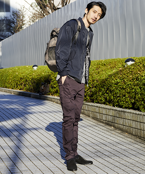 wjk black(ダブルジェイケイブラック)の「【wjk black】≪STUDIOUS限定≫カーブラインサテンスキニーカーゴパンツ(カーゴパンツ・メンズ・ブラック/ワインレッド/カーキ・3/1/2)」の12枚目の写真