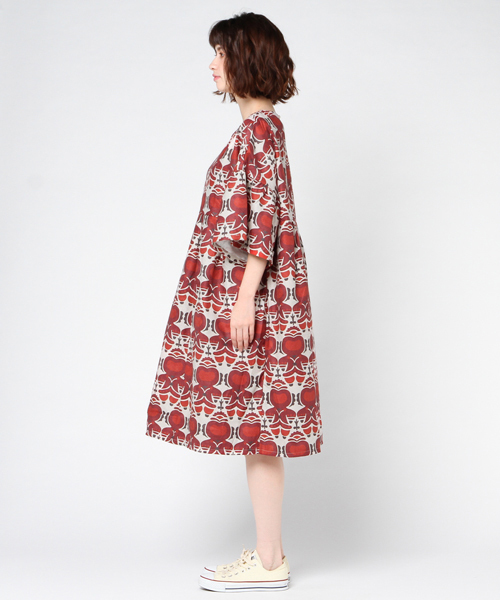 MERLOT(メルロー)の「土偶のお花柄ワンピース1282(ワンピース・レディース・レッド/ブルー・FREE)」の3枚目の写真
