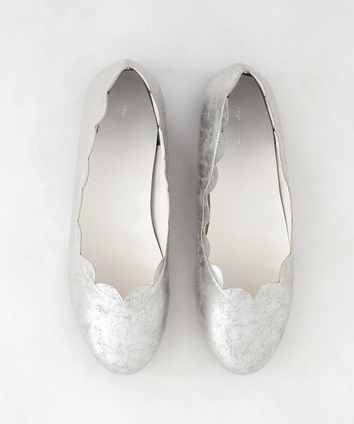 merlot plus（メルロープリュス）の「スカラップフラットシューズ002-1489（パンプス・レディース・ブラック/シルバー/ベージュ/ピンク/イエロー・L/LL/M/S）」の5枚目の写真