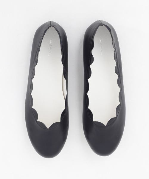 merlot plus（メルロープリュス）の「スカラップフラットシューズ002-1489（パンプス・レディース・ブラック/シルバー/ベージュ/ピンク/イエロー・L/LL/M/S）」の2枚目の写真