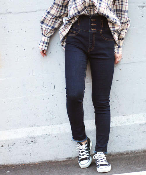 PAGEBOY（ページボーイ）の「ハイウエストスキニーデニム（デニムパンツ・レディース・ネイビー/ブルー/ブラック・SMALL/MEDIUM/LARGE）」の2枚目の写真