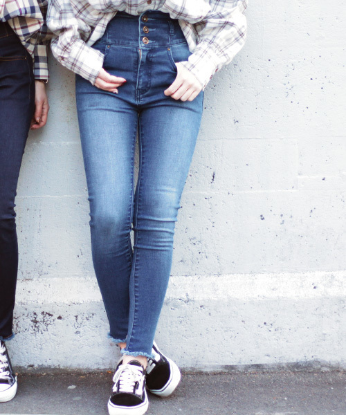 PAGEBOY（ページボーイ）の「ハイウエストスキニーデニム（デニムパンツ・レディース・ネイビー/ブルー/ブラック・SMALL/MEDIUM/LARGE）」の3枚目の写真