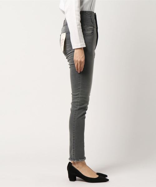 PAGEBOY（ページボーイ）の「ハイウエストスキニーデニム（デニムパンツ・レディース・ネイビー/ブルー/ブラック・SMALL/MEDIUM/LARGE）」の17枚目の写真