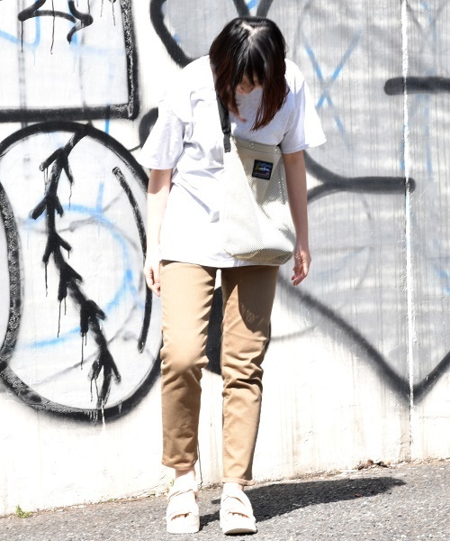 Tough Traveler（タフトラベラー）の「【Tough Traveler / タフトラベラー】FB（ショルダーバッグ・レディース・ブラック/レッド/オリーブ/シルバー/イエロー/クリア/カーキブラウン/ホワイト系その他/ブラック系その他/バーガンディー/ロイヤルブルー・FREE）」の17枚目の写真