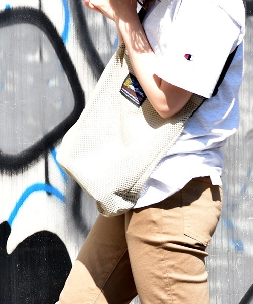 Tough Traveler（タフトラベラー）の「【Tough Traveler / タフトラベラー】FB（ショルダーバッグ・レディース・ブラック/レッド/オリーブ/シルバー/イエロー/クリア/カーキブラウン/ホワイト系その他/ブラック系その他/バーガンディー/ロイヤルブルー・FREE）」の16枚目の写真