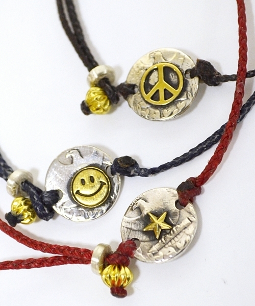 NORTH WORKS(ノースワークス)の「NORTH WORKS: チャーム ロープ アンクレット■(アンクレット・メンズ・ダークブラウン/ネイビー/レッド・ONE SIZE)」の4枚目の写真