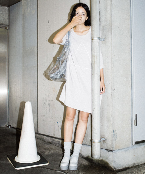 i（アイ）の「○△□発砲PT/BIG/T（Tシャツ/カットソー・レディース・ホワイト/ブラック/グレー・ﾌﾘ-）」の3枚目の写真