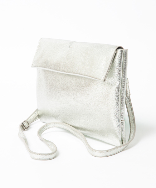 qualite（カリテ）の「【YAHKI】グリッタースクエアショルダーバッグ（ショルダーバッグ・レディース・シルバー/ゴールド・フリー）」の4枚目の写真