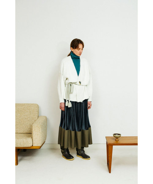 Ne-net（ネネット）の「リバーシブルファーニット カーディガン（カーディガン/ボレロ・レディース・レッド/オフホワイト/ダークブラウン・02）」の16枚目の写真