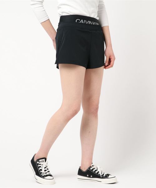 Calvin Klein（カルバン・クライン）の「アクティブ アイコン ダブル レイヤー ショート パンツ（その他パンツ・レディース・ブラック/コバルトブルー・S/M/XS）」の2枚目の写真
