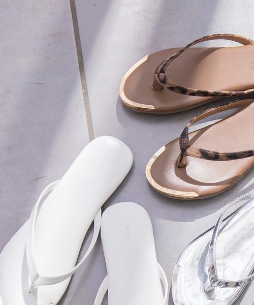 KOBE LETTUCE（コウベレタス）の「メタリックトゥトングフラットサンダル（サンダル・レディース・ブラック/シルバー/レオパード/パイソン/ホワイト・L/LL/M/S）」の20枚目の写真