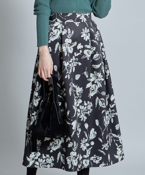 &. NOSTALGIA（アンドドットノスタルジア）の「オータムフラワータックフレアスカート（スカート・レディース・ブラック/ブラウン・FREE）」の8枚目の写真