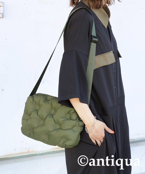 antiqua（アンティカ）の「ボンディングショルダーバッグ（ショルダーバッグ・レディース・ブラック/カーキ・FREE）」の13枚目の写真