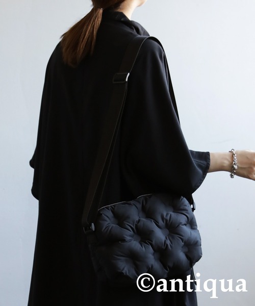 antiqua（アンティカ）の「ボンディングショルダーバッグ（ショルダーバッグ・レディース・ブラック/カーキ・FREE）」の18枚目の写真