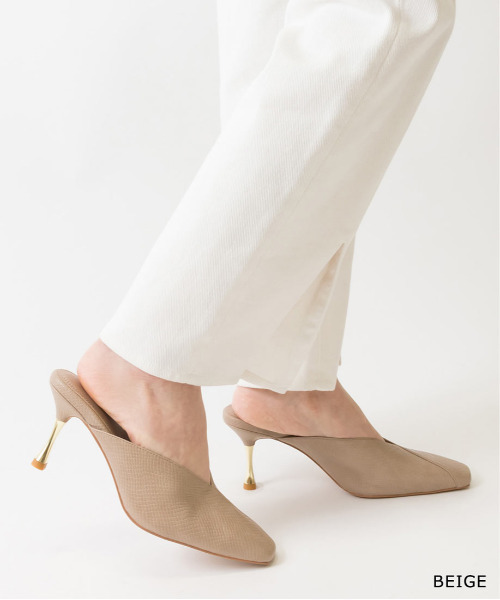 RANDA（ランダ）の「Vカットスクエアトゥミュールパンプス（パンプス・レディース・ブラック/ベージュ/グリーン・LL/M/L/S）」の2枚目の写真